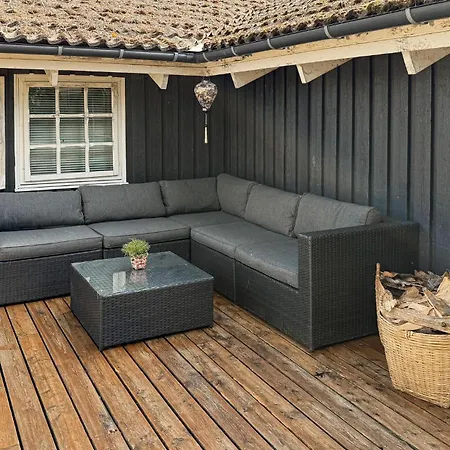 Vakantiehuis 3 Bedroom Beautiful In Faxe Ladeplads *