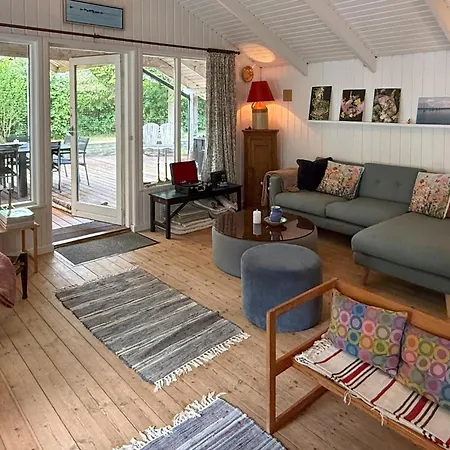 3 Bedroom Beautiful In Faxe Ladeplads Hébergement de vacances *